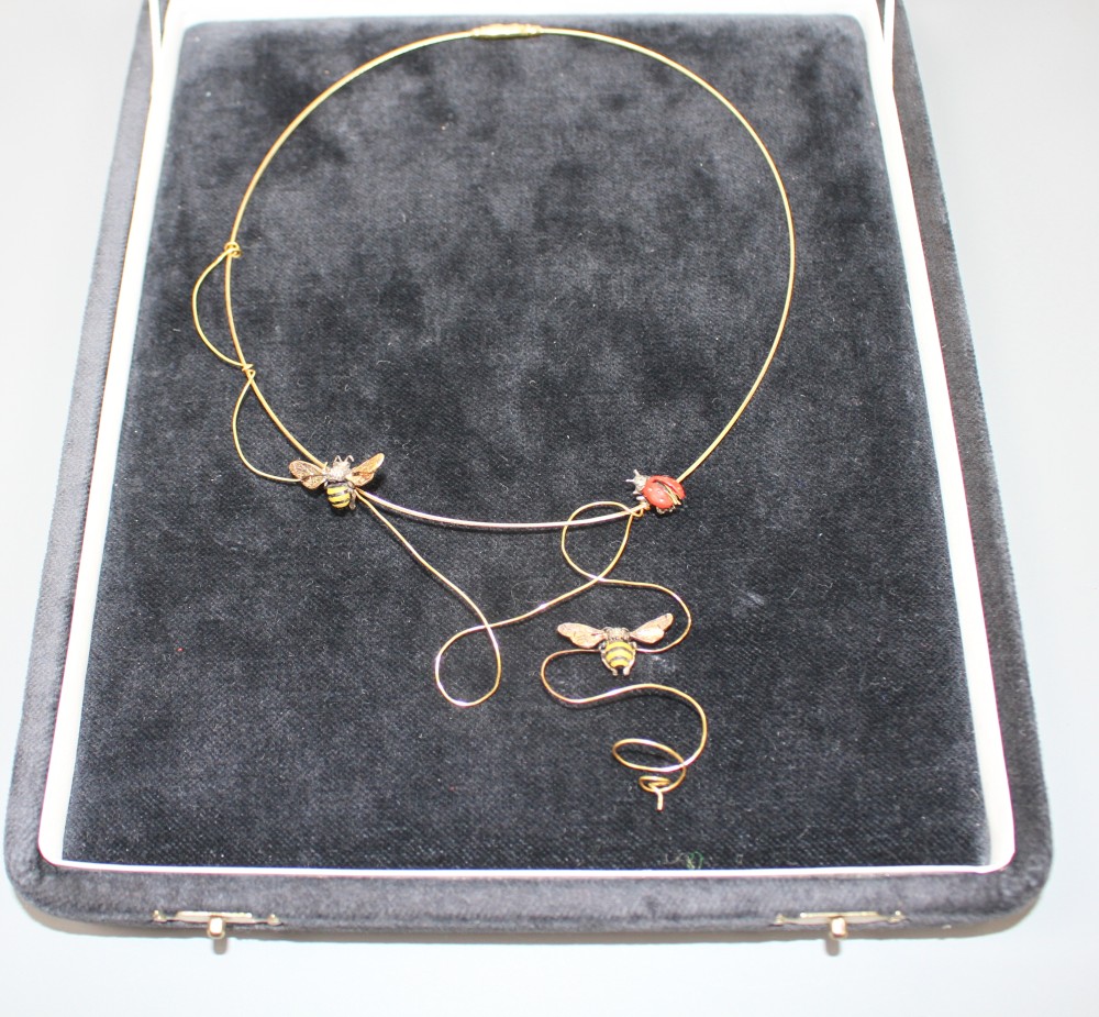 A modern 750 yellow metal ladybird and honeybee necklet, by Fanourakis, approx. 40cm, gross weight 9.5 grams.